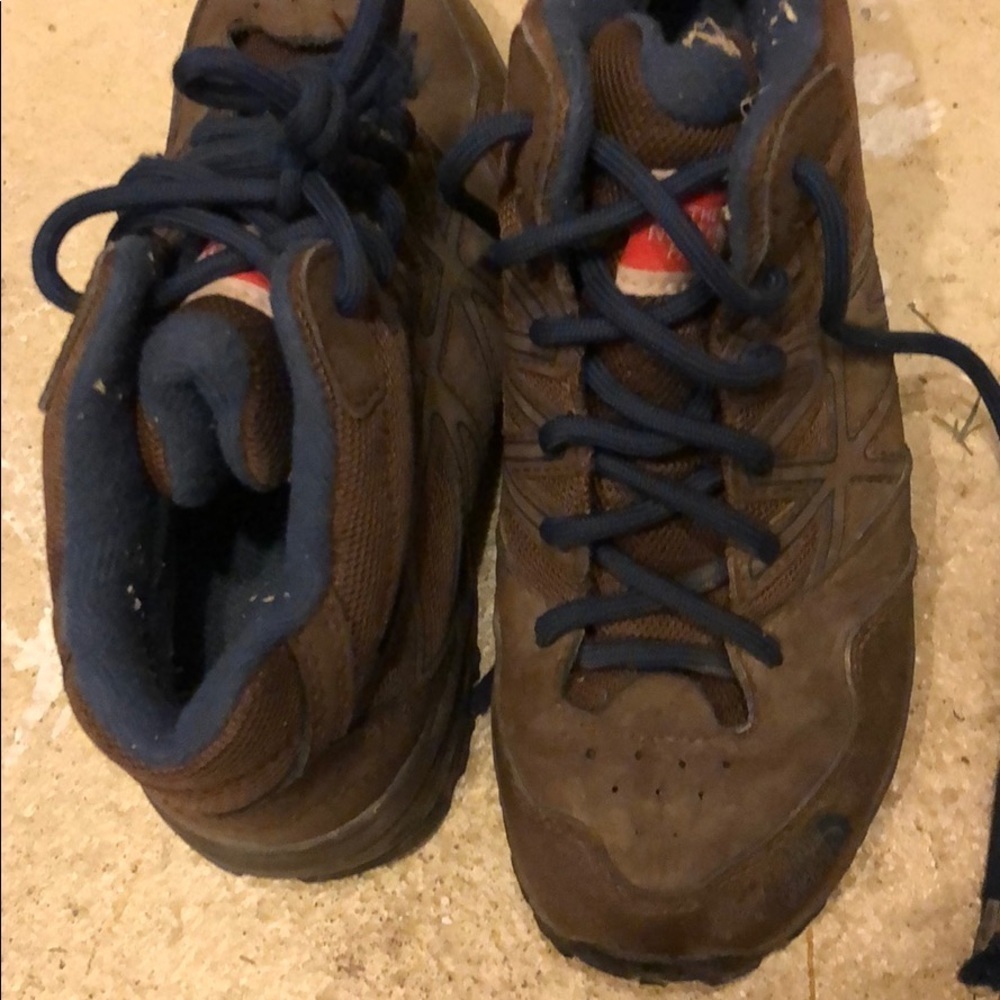 North face hedgehog jr. hiking shoes 🥾 3.5 - Picture 2 of 5